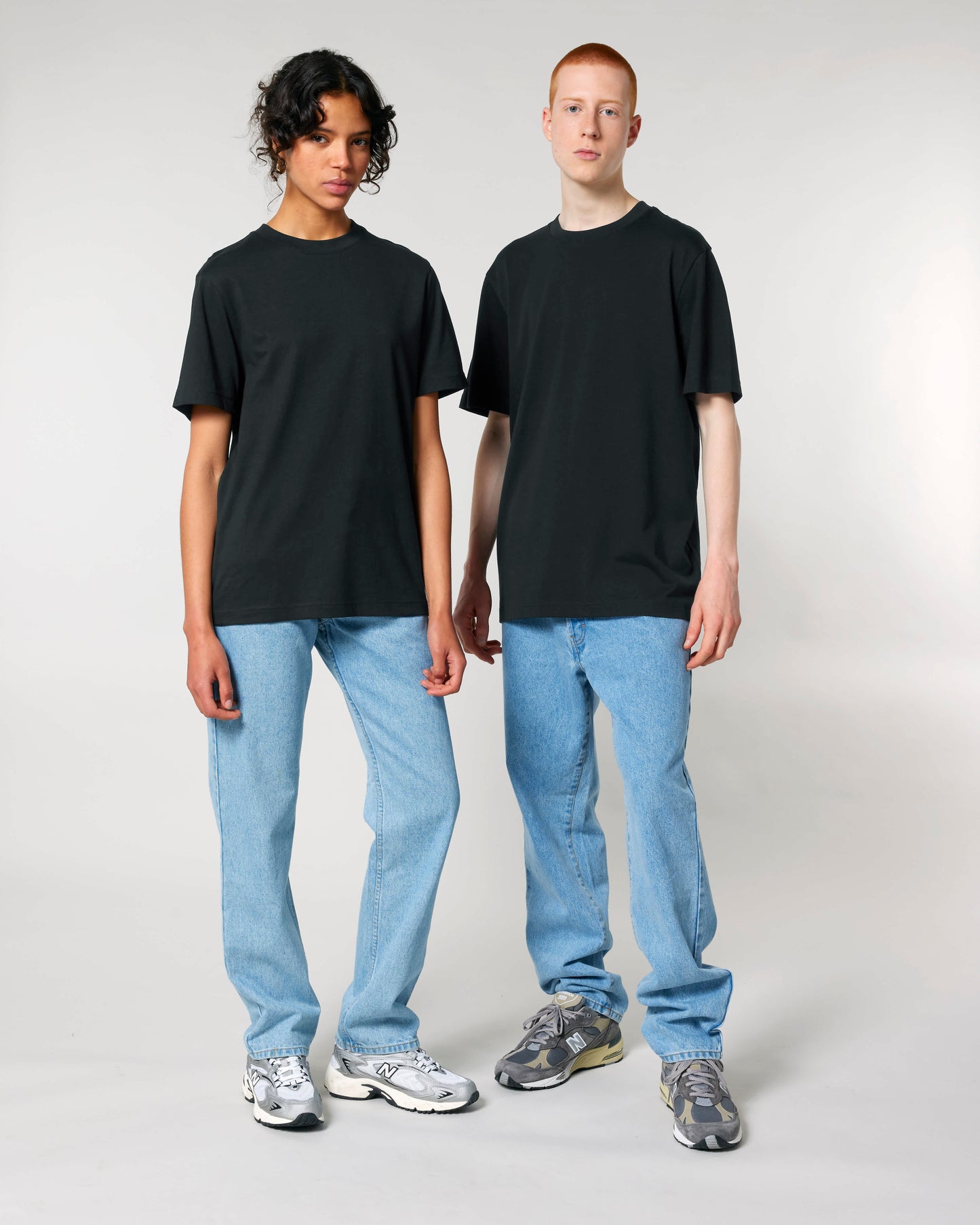 T-SHIRT - ZWART