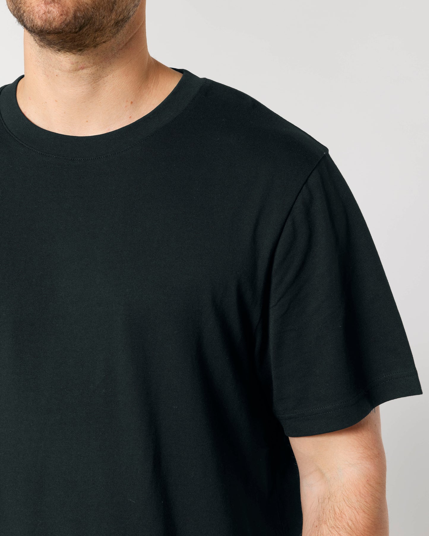 T-SHIRT - ZWART